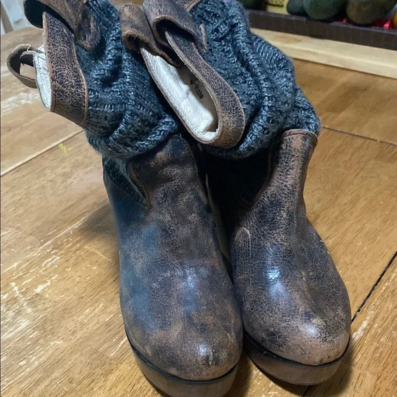 Distressed Brown Ankle Boots - Picture 1 of 8